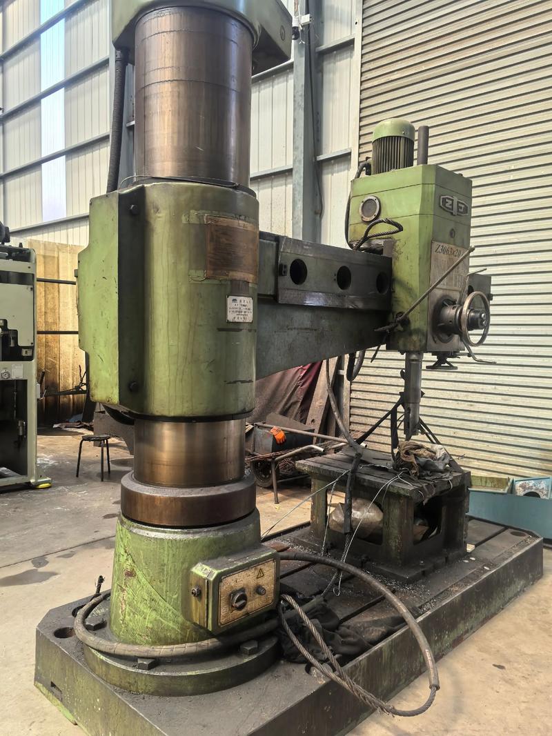 二手設備推薦 中捷3063搖臂鉆，安裝少用，八成新質(zhì)優(yōu)價廉