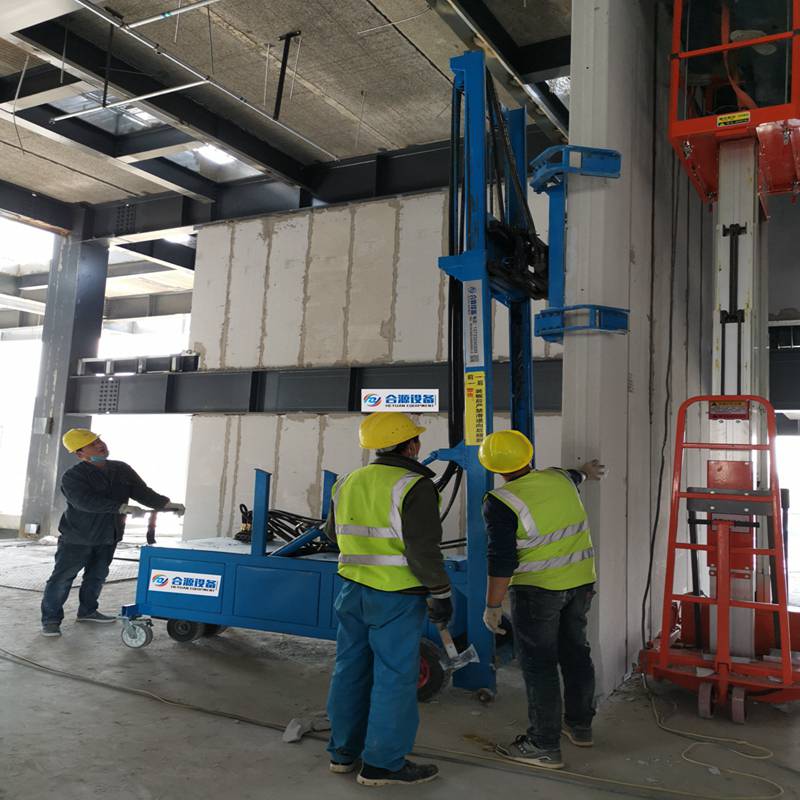 優(yōu)質(zhì)墻板安裝新選擇 河南漯河合源新型AAC隔墻板安裝機設(shè)備